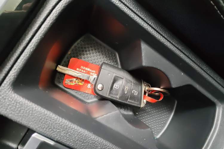 Used Volkswagen T-ROC 2021 280TSI DSG Two-Wheel Drive Comfort Connect Edition Vehicle Key