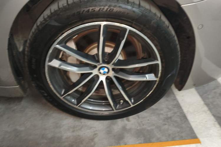 Used BMW 5 Series New Energy 2021 535Le M Sport Package Right Front Wheel Hub