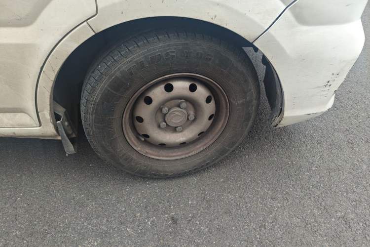 Used Dongfeng Yufeng EM26 2023 Standard Edition 41.472 kWh Henan Lithium Power Right Front Wheel Hub