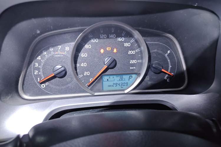 Used Toyota RAV4 2016 2.0L CVT Two-Wheel Drive Fashion Edition China V Standard Instrument Cluster