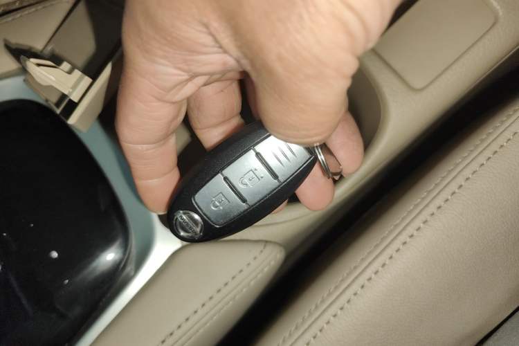 Used Nissan X-Trail 2014 2.0L CVT Comfort Edition 2WD Interior 1