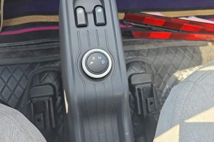 Used Wuling Hongguang MINIEV 2022 Macaron Premium Model – Lithium Iron Phosphate Gear Lever