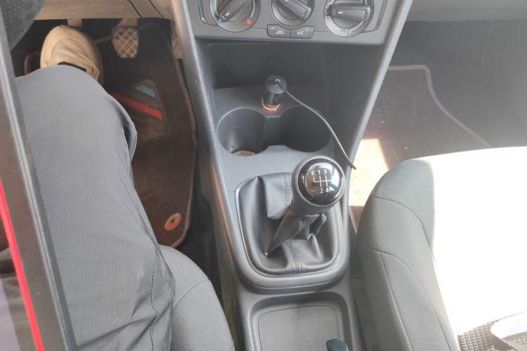 Used Volkswagen Polo 2014 1.4L Manual Fashion Edition Gear Lever