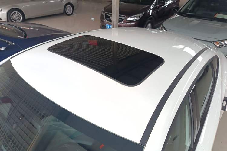 Used CHANGAN UNI-V iDD 2024 Blue Whale Smart Electric iDD 136km ZhiKu Model