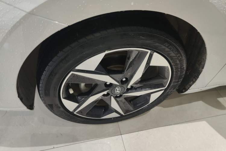 Used Hyundai Elantra 2022 240TGDi DCT LUX Prestige Edition Left Front Wheel Hub