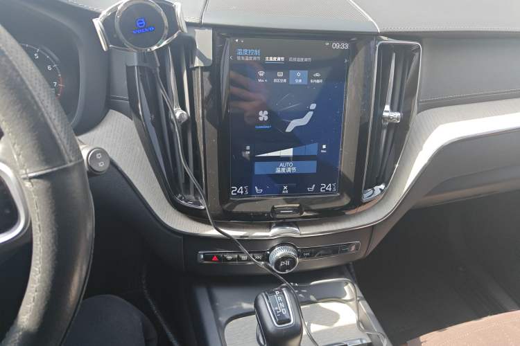 Used Volvo XC60 2018 T5 4x4 Zhiya Luxury Edition Audio And AC Panel