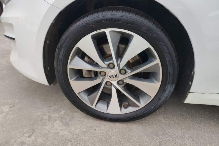 Used Kia K5 2017 2.0L Automatic 15th Anniversary Special Edition LUX
