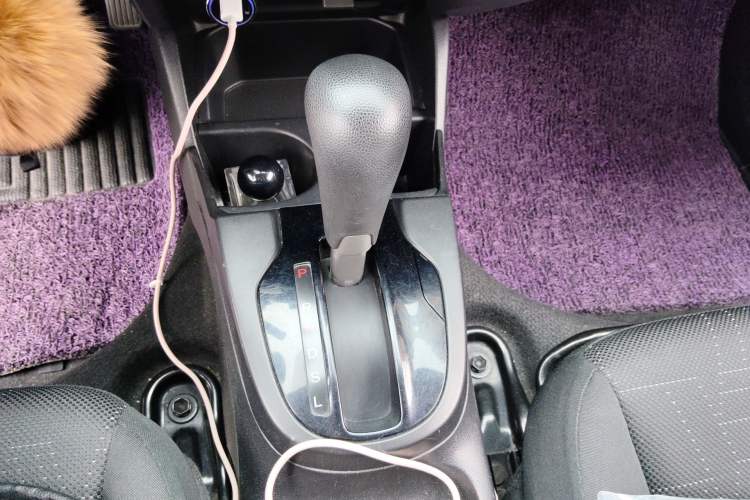 Used Honda Fit 2014 1.5L SE CVT Fashion Model Gear Lever