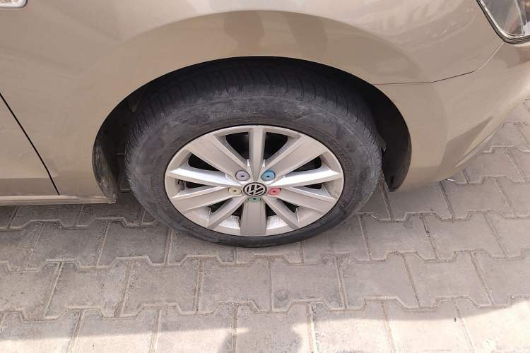 Used Volkswagen Jetta 2013 1.4L Manual Comfort Model Right Front Wheel Hub