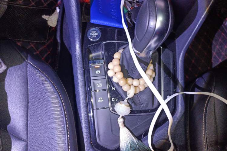 Used Volkswagen Tharu 2023 300TSI Two-Wheel-Drive Full Moon Edition Gear Lever