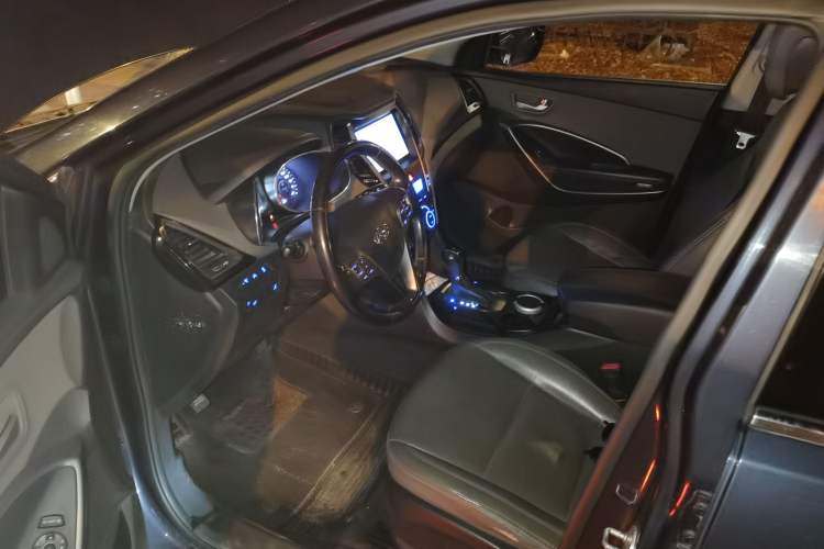 Used Hyundai Santa Fe Classic 2013 Facelift 3.0L 4x4 Comfort Edition Euro IV Driver Seat