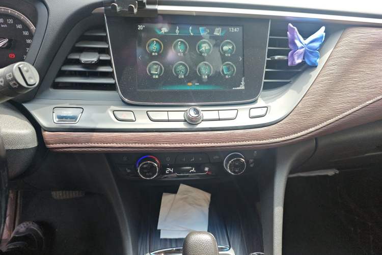 Used Buick GL6 2019 18T 6-Seater Connected Luxury Version China VI Standard Audio And AC Panel