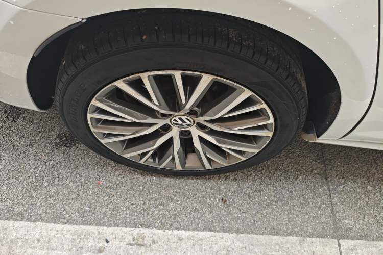 Used Volkswagen FAW-Volkswagen CC 2016 1.8TSI Luxury Model Right Rear Wheel Hub