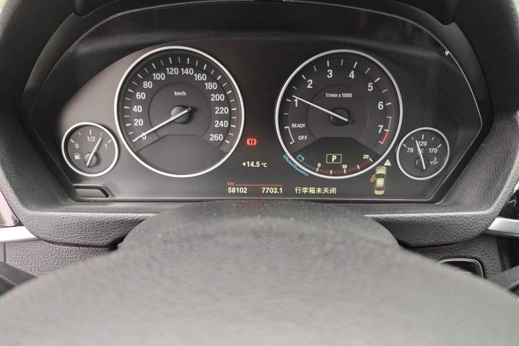 Used BMW 3 Series 2018 320Li Fashion Model Odometer Close Up