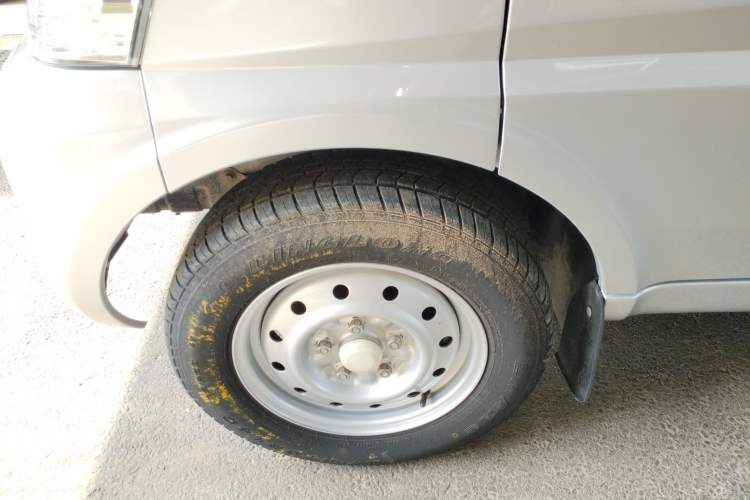 Used Wuling Rongguang 2019 1.5L Extended-Body Van Base Model with 2 Seats Left Front Wheel Hub