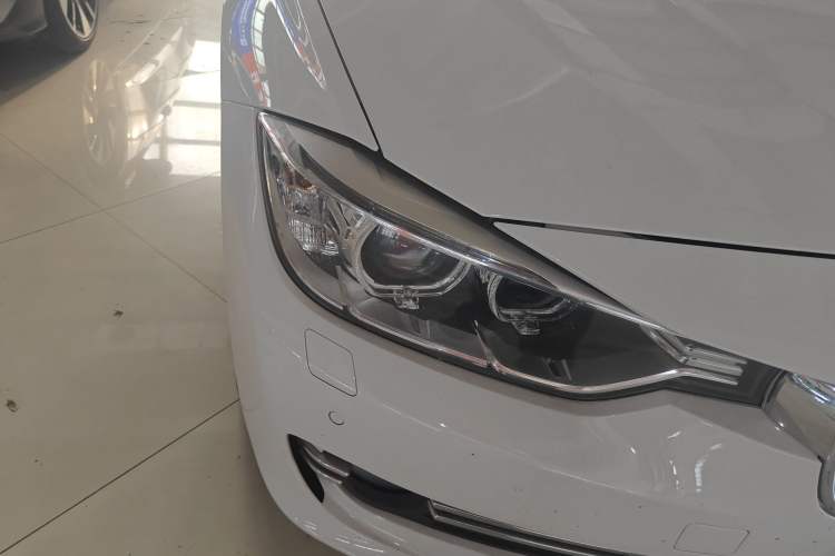 Used BMW 3 Series 2013 Facelift 328Li Luxury Design Package Right Front Headlight