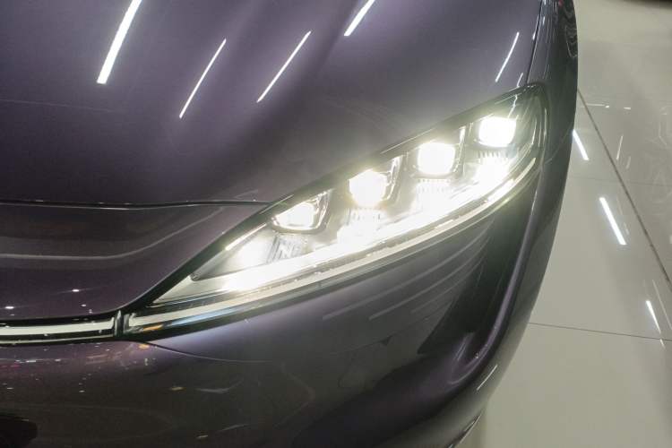 Used Hima Luxeed R7 2025 Range-Extended Version 251 km Max Left Front Headlight