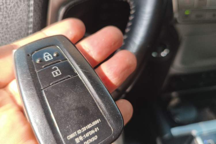 Used Toyota Prado 2018 3.5L Automatic TX-L with Rear-Mounted Spare Tire Vehicle Key