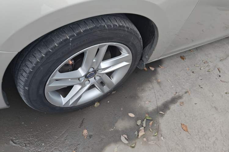 Used Volvo V60 2017 T5 Zhiya Edition China V Standard Left Front Wheel Hub