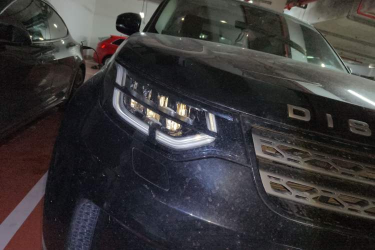 Used Land Rover Discovery 2018 3.0 SC V6 SE Right Front Headlight