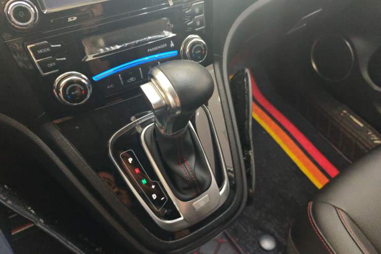 Used Haval H6 2016 Upgraded Model 1.5T Automatic Two-Wheel Drive Elite Version Gear Lever