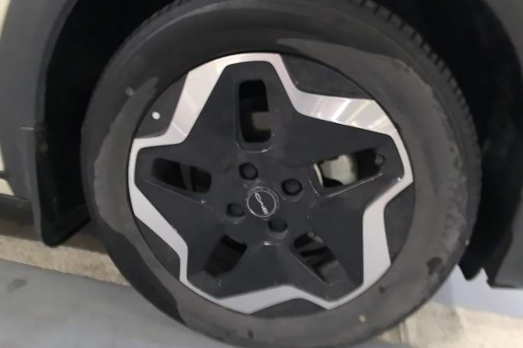 Used BYD Dolphin 2021 405 km Fashion Edition Right Front Wheel Hub