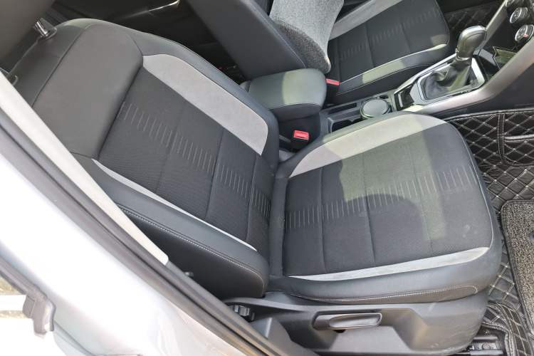 Used Volkswagen T-ROC 2018 230TSI DSG Two-Wheel Drive Advanced Version China V Standard
