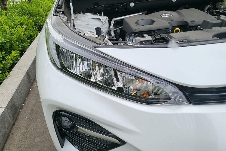 Used Toyota Wildlander 2024 2.0L CVT Two-Wheel Drive Leading Edition Right Front Headlight