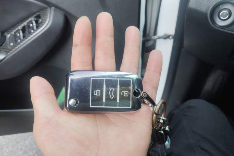 Used Roewe RX5 2016 20T Two-Wheel Drive Automatic Internet Smart Edition
