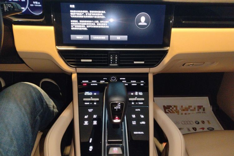 Used Porsche Cayenne E-Hybrid 2022 Cayenne E-Hybrid 2.0T Platinum Edition Audio And AC Panel