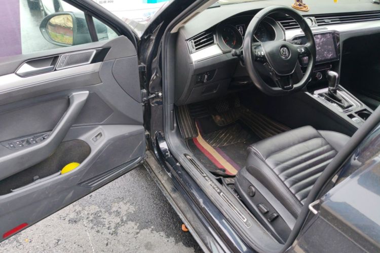 Used Volkswagen Magotan 2019 330TSI DSG Leading Edition China V Standard Driver Seat