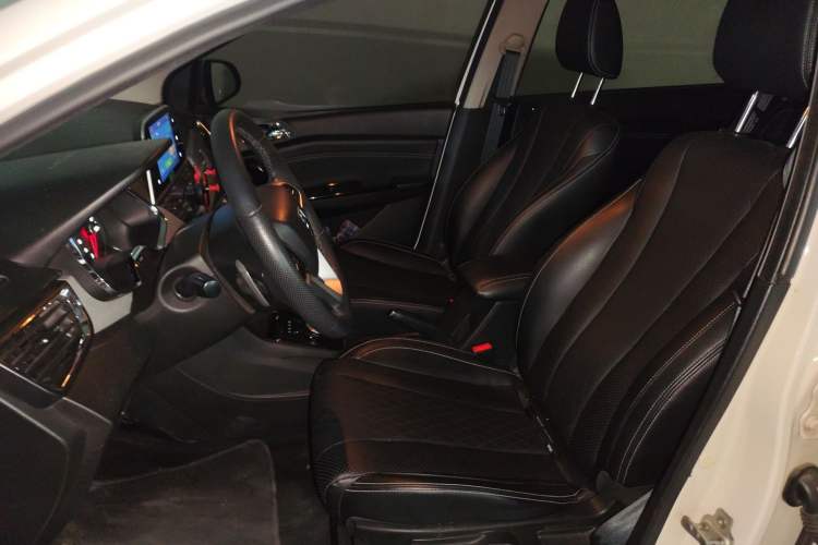 Used Baojun 310W 2018 1.5L Automatic Luxury Version China V Left Front Seat