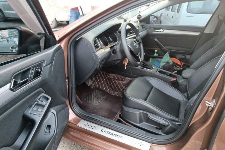 Used Volkswagen Lamando 2015 230TSI DSG Fashion Edition Driver Seat