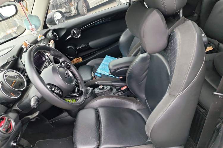 Used MINI 2019 1.5T COOPER Artist