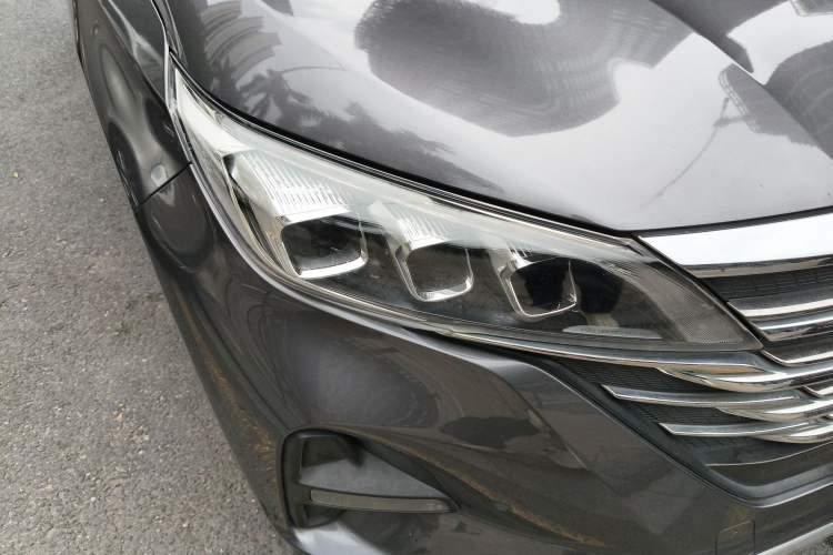 Used GAC Trumpchi GS5 2020 Advanced Model 270T Automatic Luxury Edition Right Front Headlight