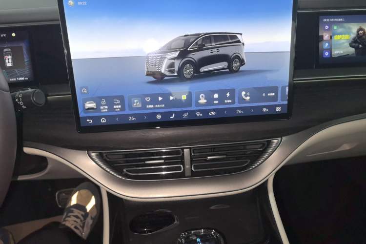 Used Denza D9 2025 DM-i Intelligent Drive 1020 Four-Wheel Drive Flagship Model
