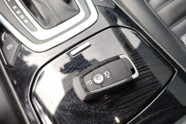 Used Ford Edge 2018 EcoBoost 245 Two-Wheel-Drive Titanium 7-Seater China VI Standard Vehicle Key