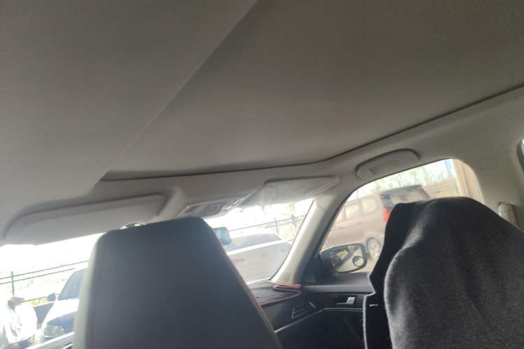 Used Venucia T60 2022 1.6L CVT Smart Drive Version Headliner