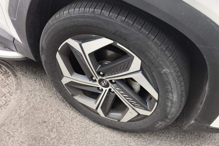 Used Hyundai Tucson 2021 Tucson L 1.5T DCT Luxury Prestige Edition Right Front Wheel Hub