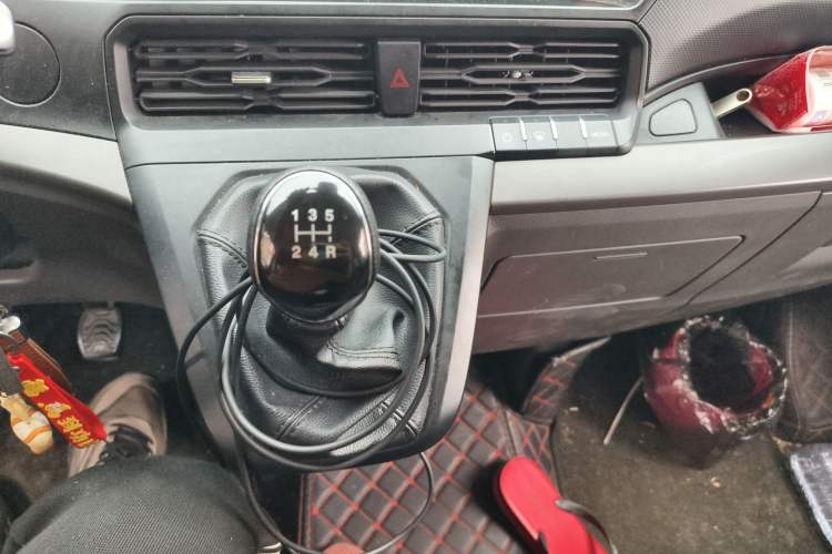 Used Ford Transit 2023 2.0T Diesel Manual Multifunction Commercial Vehicle Short Wheelbase Low Roof 5/6 Seats Gear Lever