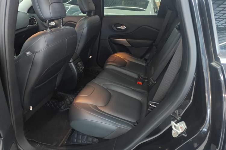 Used Jeep Cherokee 2020 2.0T Two-Wheel Drive Leading Edition