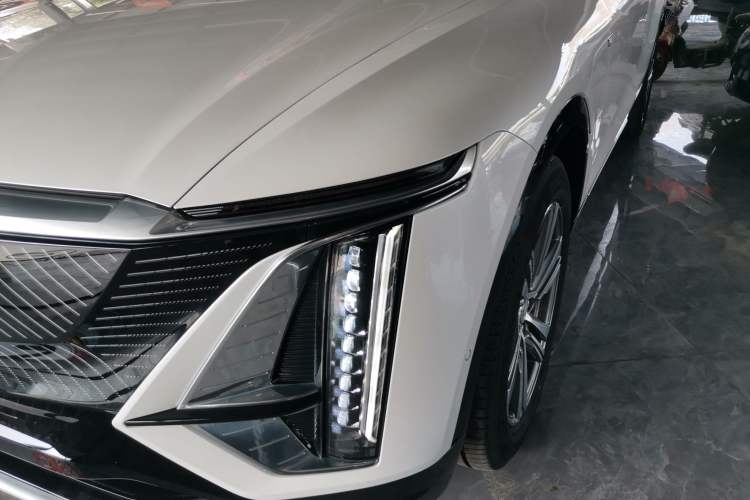 Used Cadillac LYRIQ 2022 Four-Wheel-Drive High-Performance Deluxe Edition Left Front Headlight