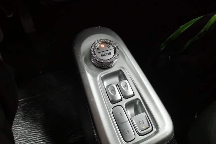 Used CHANGAN NEVO Lumin 2026 Model Treasure Edition 205km Passionate Beige Ningde Gear Lever