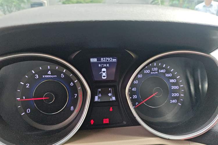 Used Hyundai Elantra (5th Generation / Langdong) 2016 1.6L Manual Luxury Model Odometer Close Up