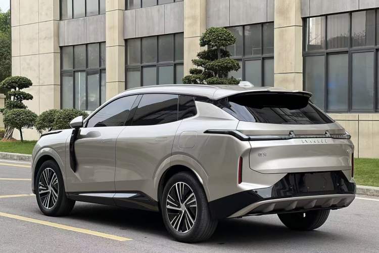 Used Lynk & Co 08 EM-P 2023 120km Long-Range Halo