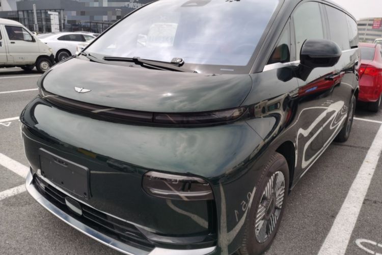 Used Geely Galaxy LEVC L380 2024 140-Degree 6-Seater All-Wheel-Drive Ultra