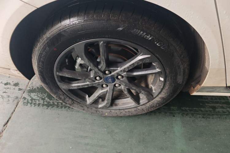 Used Ford Mondeo 2025 1.5T EcoBoost Luxury Version Right Rear Wheel Hub