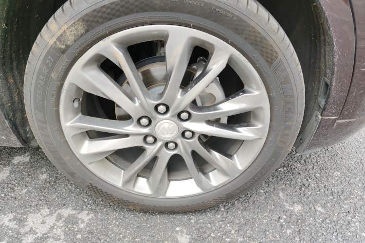 Used Buick Enclave 2020 28T All-Wheel Drive Avenir Right Front Wheel Hub