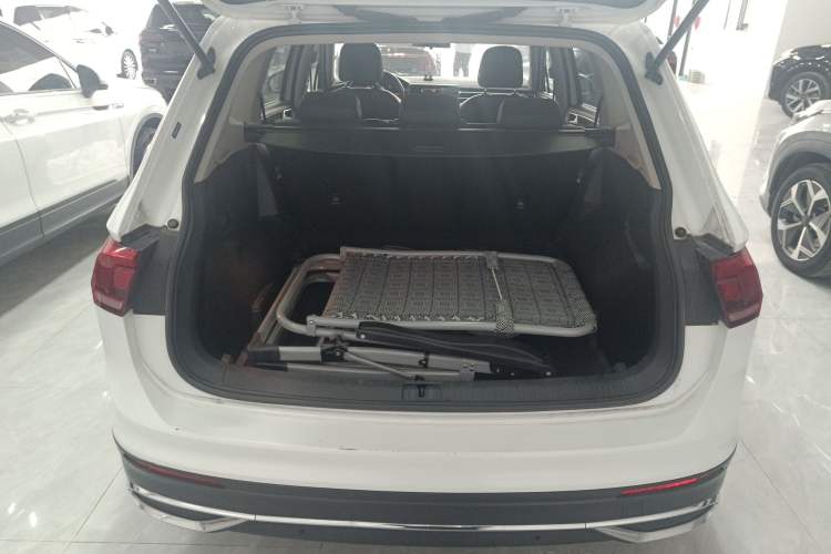 Used Volkswagen Tiguan L 2023 330TSI Automatic Two-Wheel Drive Comfort Edition Trunk