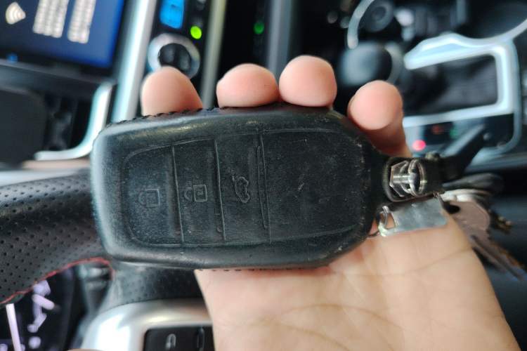 Used Toyota Highlander 2018 2.0T Four-Wheel Drive Prestige Version 7 Seats China VI Standard Vehicle Key